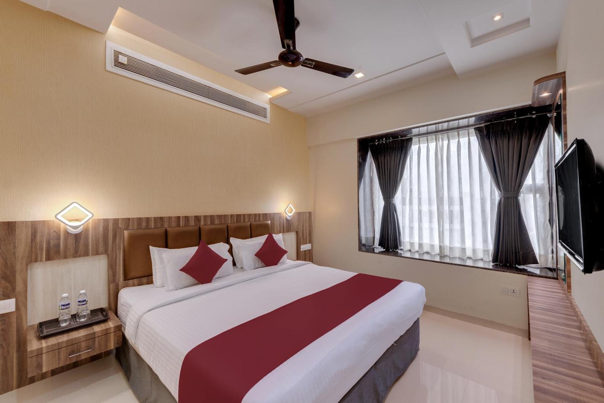 Click Hotel Sagar Plaza Chakan, Pune Zewnętrze zdjęcie