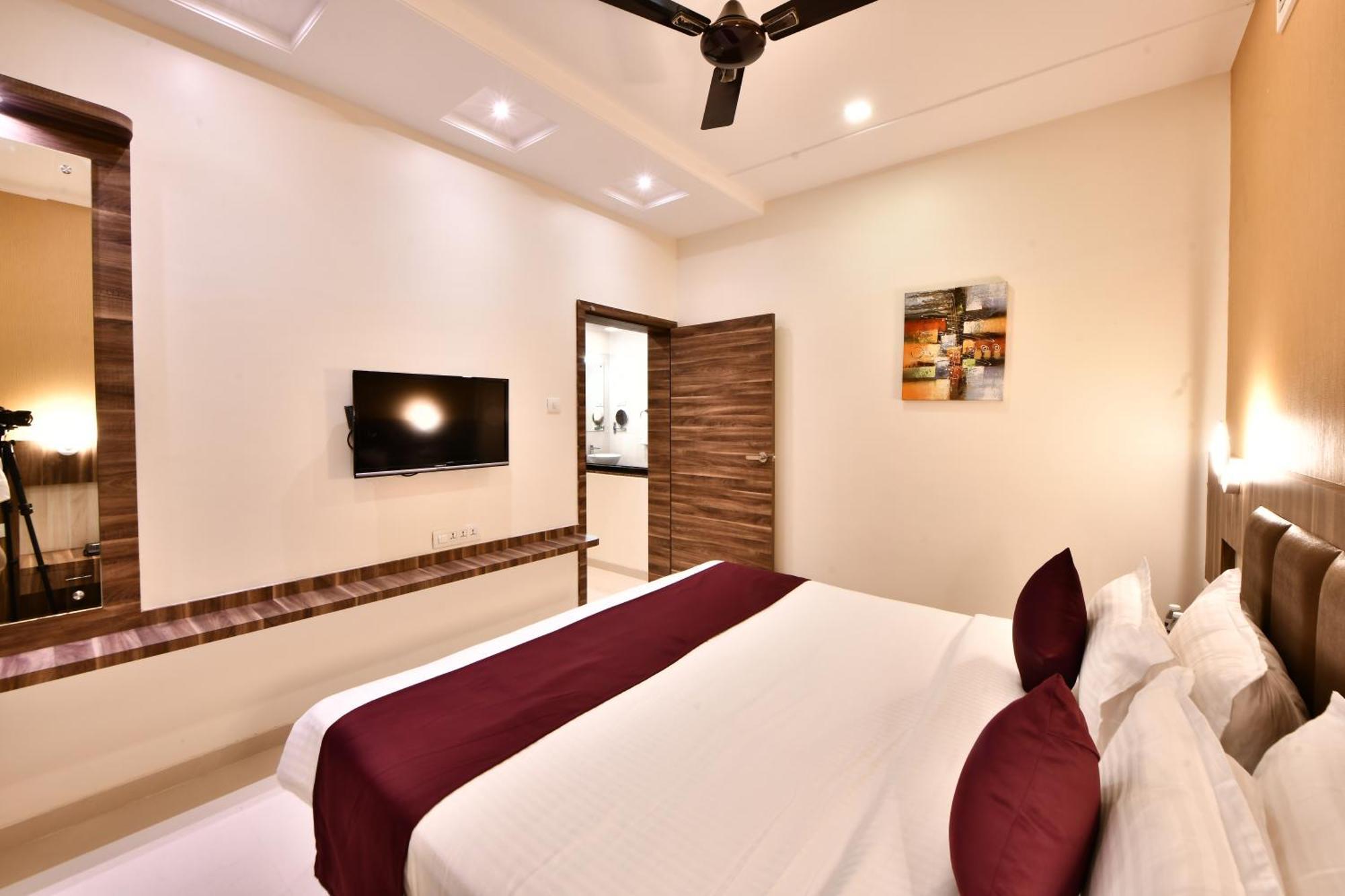 Click Hotel Sagar Plaza Chakan, Pune Zewnętrze zdjęcie