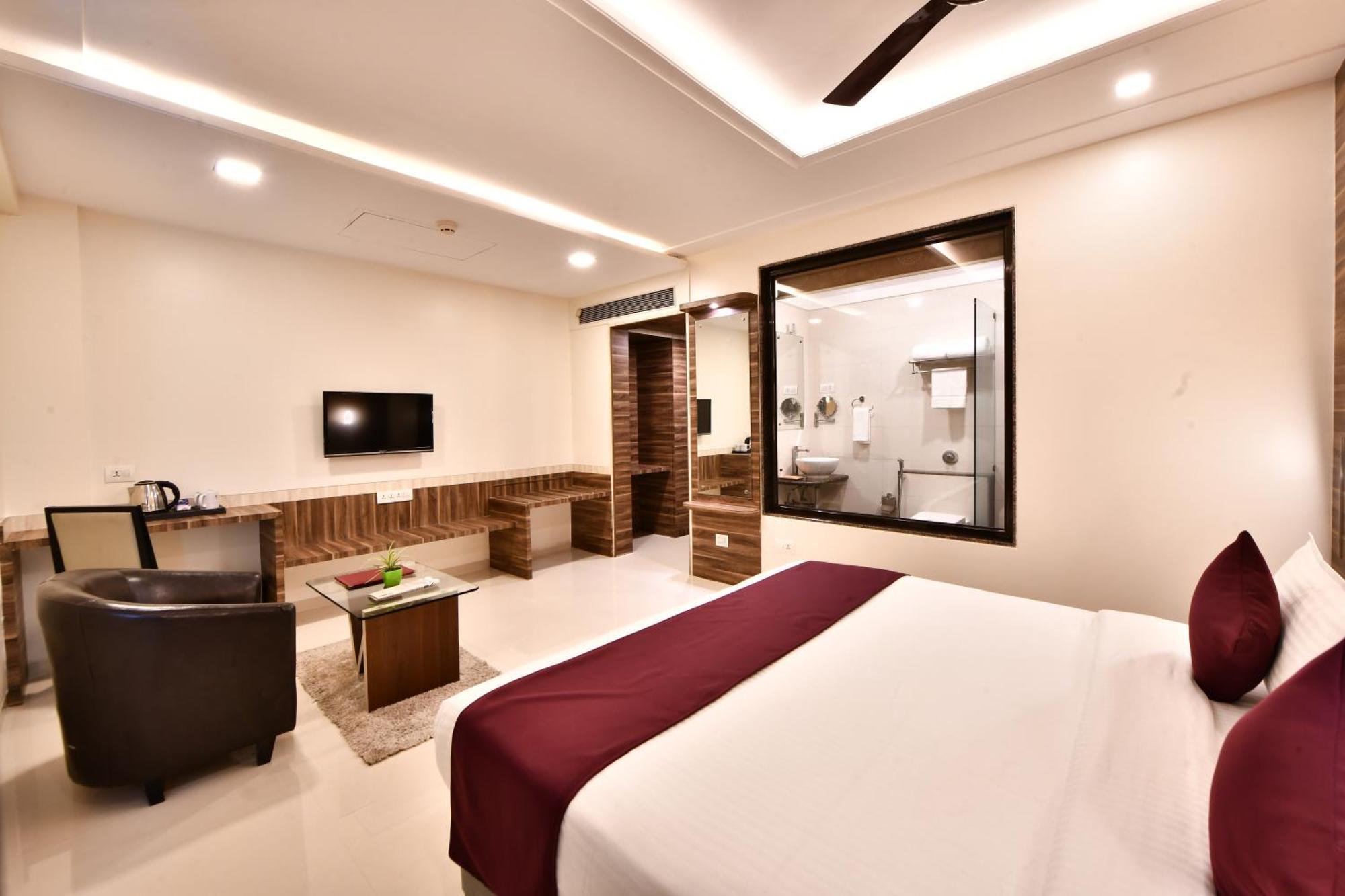 Click Hotel Sagar Plaza Chakan, Pune Zewnętrze zdjęcie