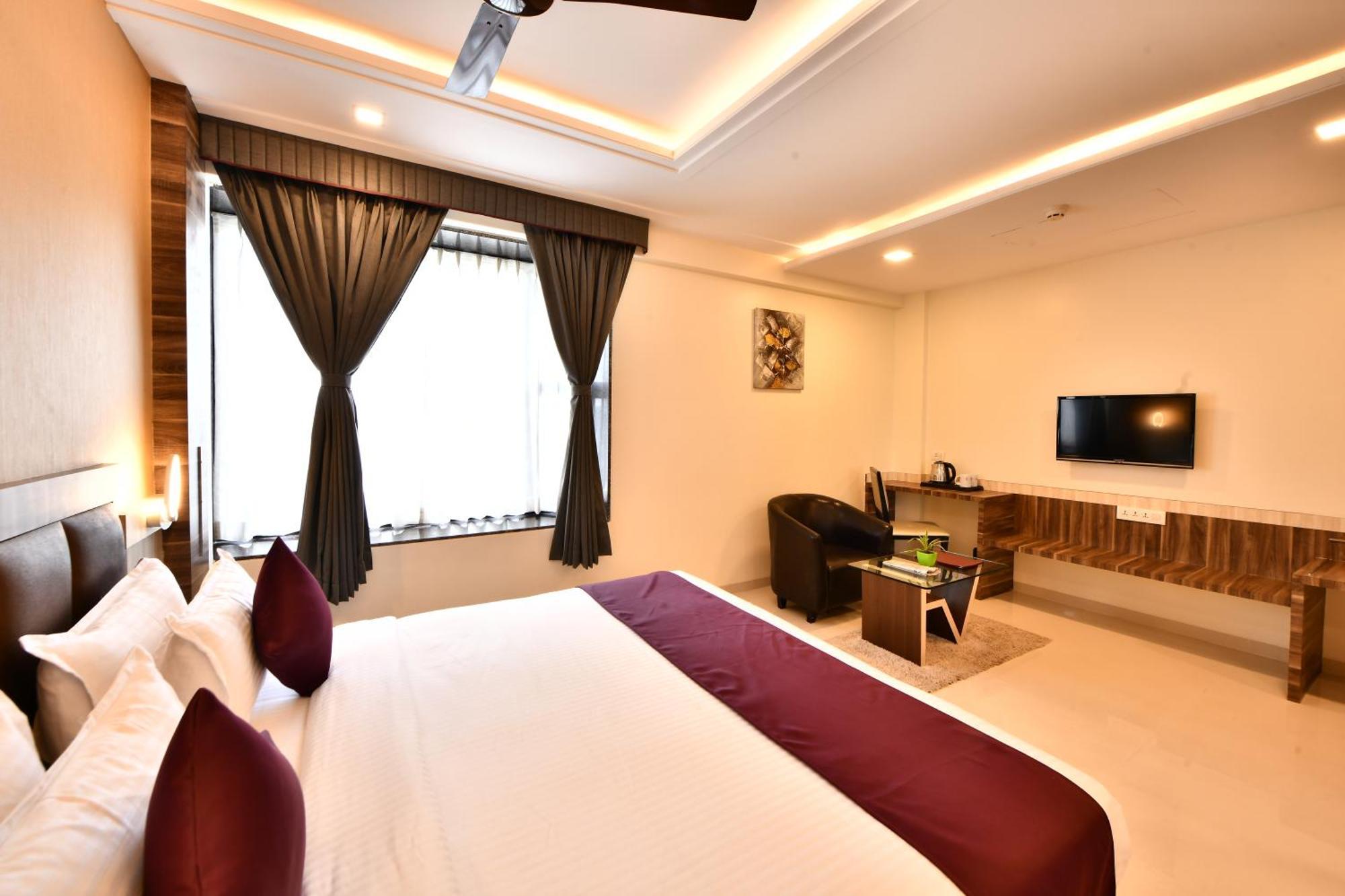 Click Hotel Sagar Plaza Chakan, Pune Zewnętrze zdjęcie