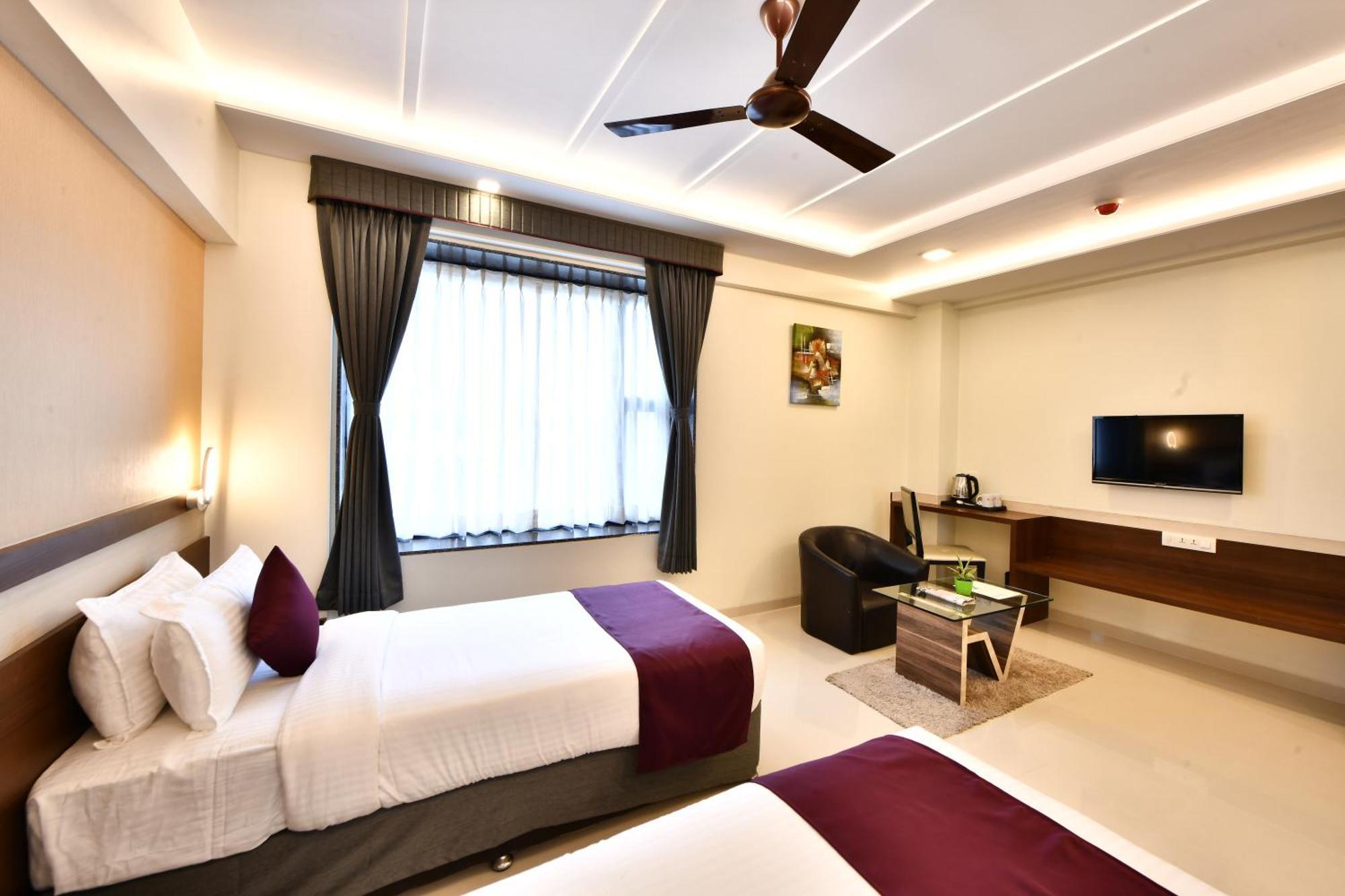 Click Hotel Sagar Plaza Chakan, Pune Zewnętrze zdjęcie