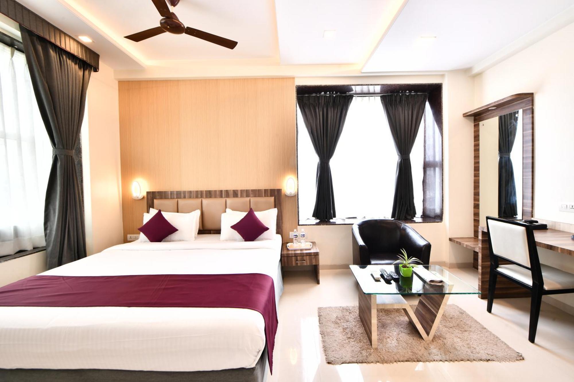 Click Hotel Sagar Plaza Chakan, Pune Zewnętrze zdjęcie