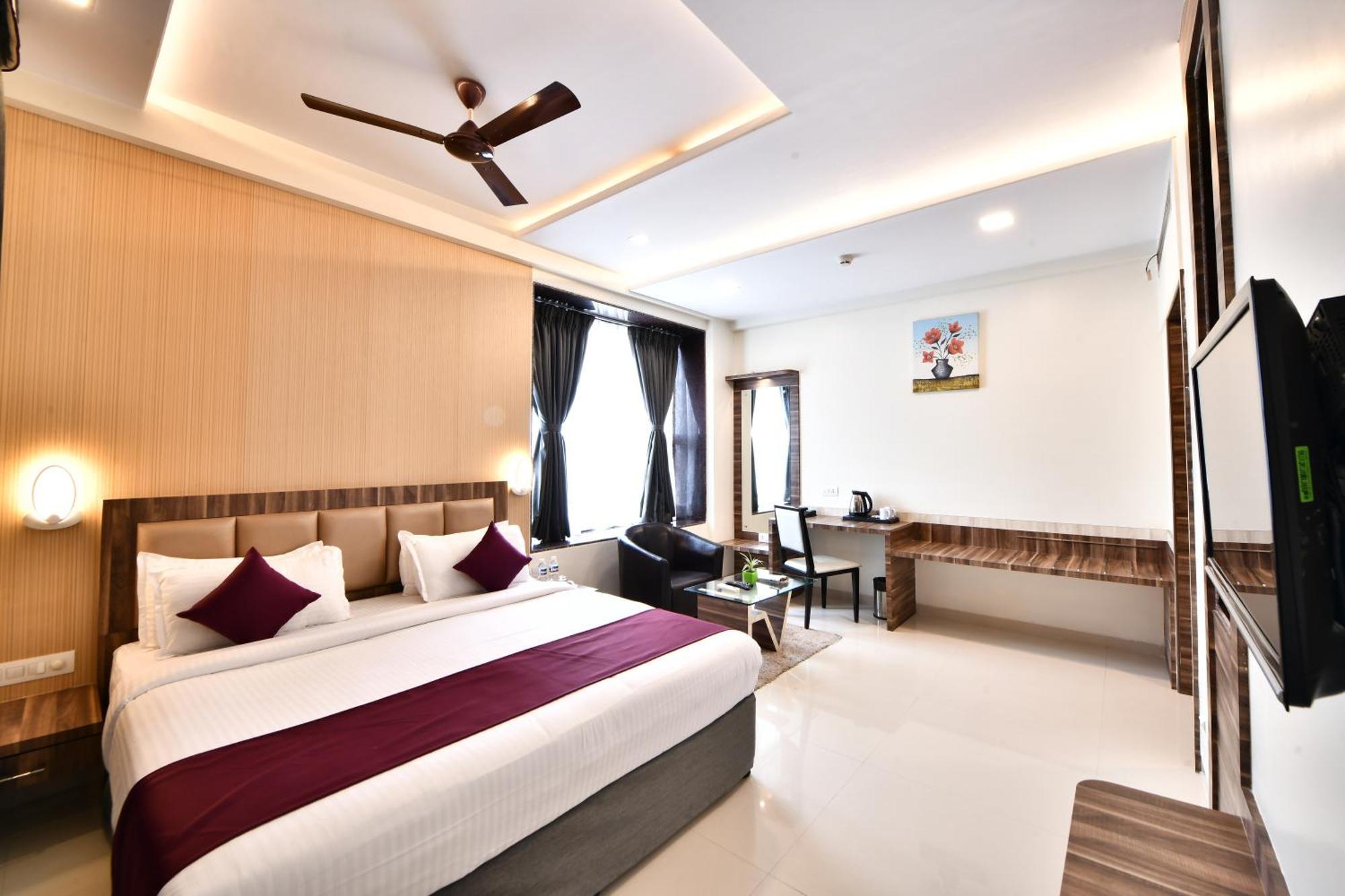 Click Hotel Sagar Plaza Chakan, Pune Zewnętrze zdjęcie