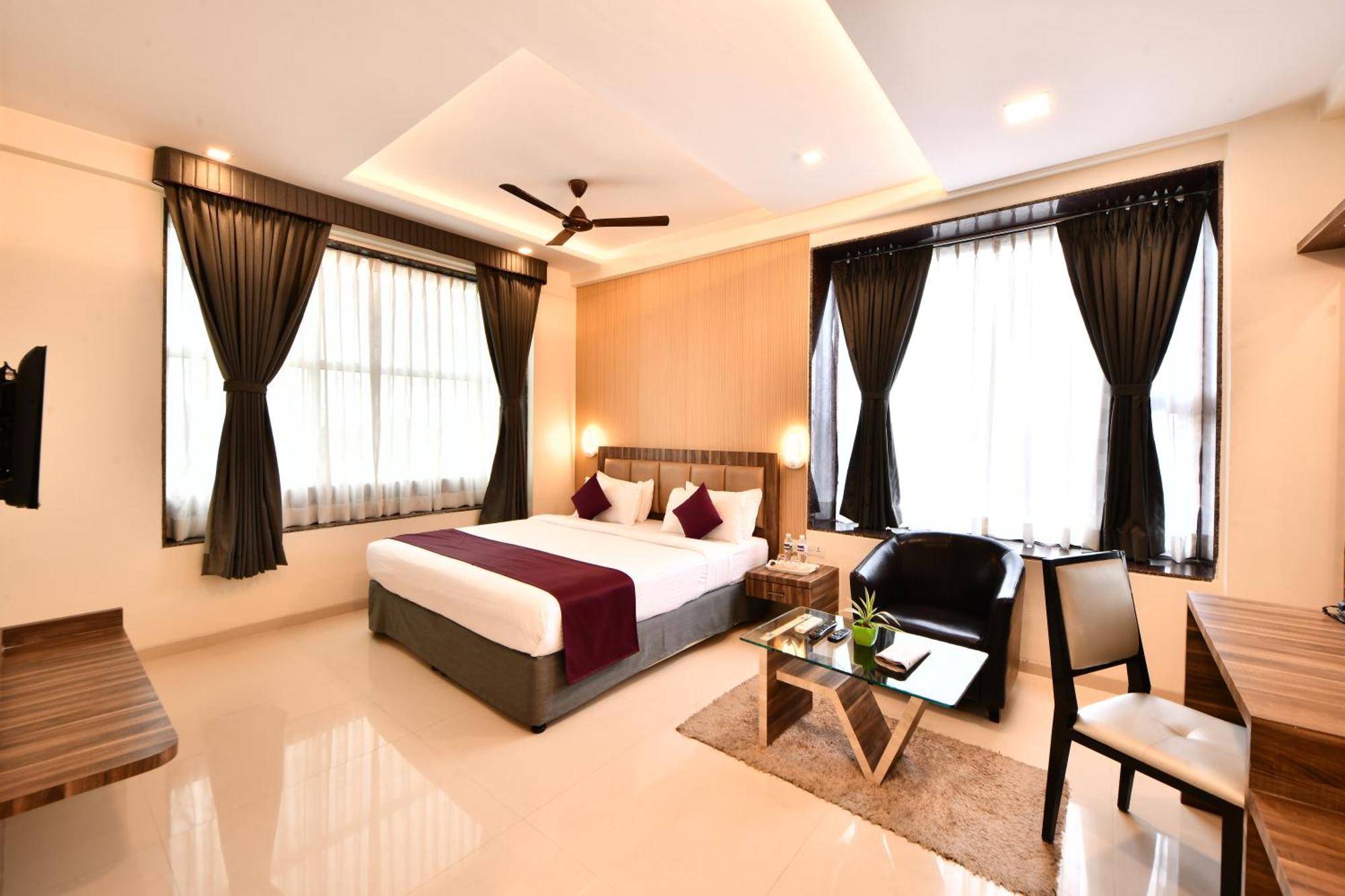 Click Hotel Sagar Plaza Chakan, Pune Zewnętrze zdjęcie