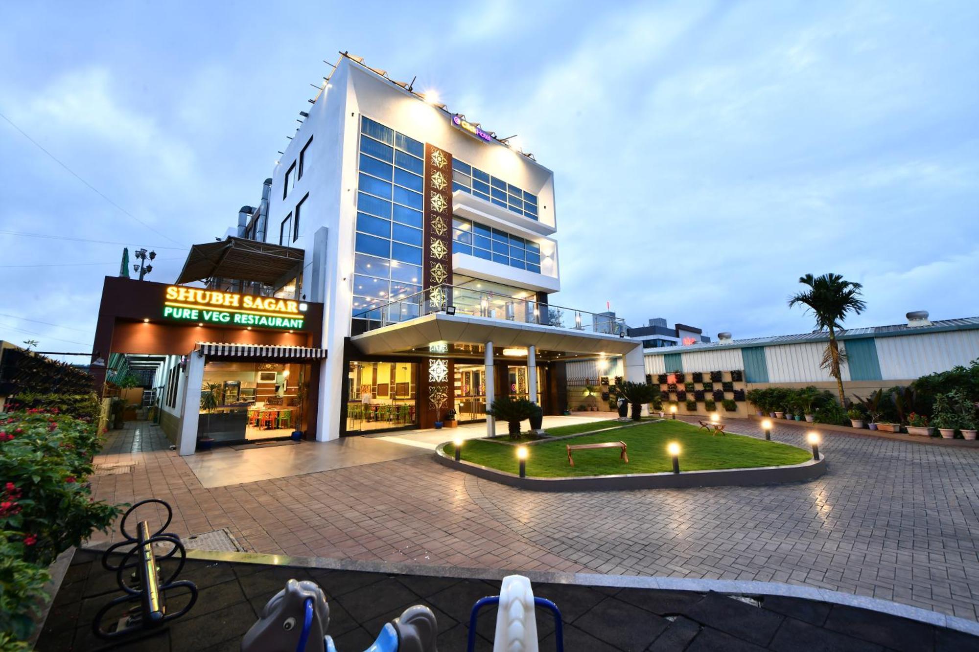 Click Hotel Sagar Plaza Chakan, Pune Zewnętrze zdjęcie