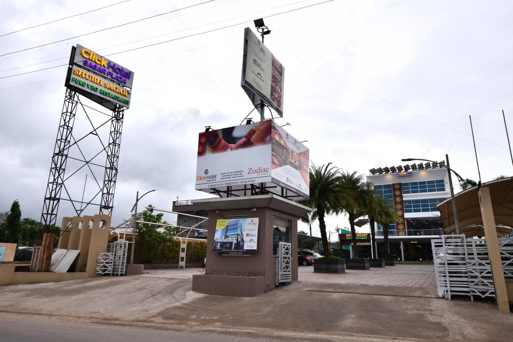 Click Hotel Sagar Plaza Chakan, Pune Zewnętrze zdjęcie