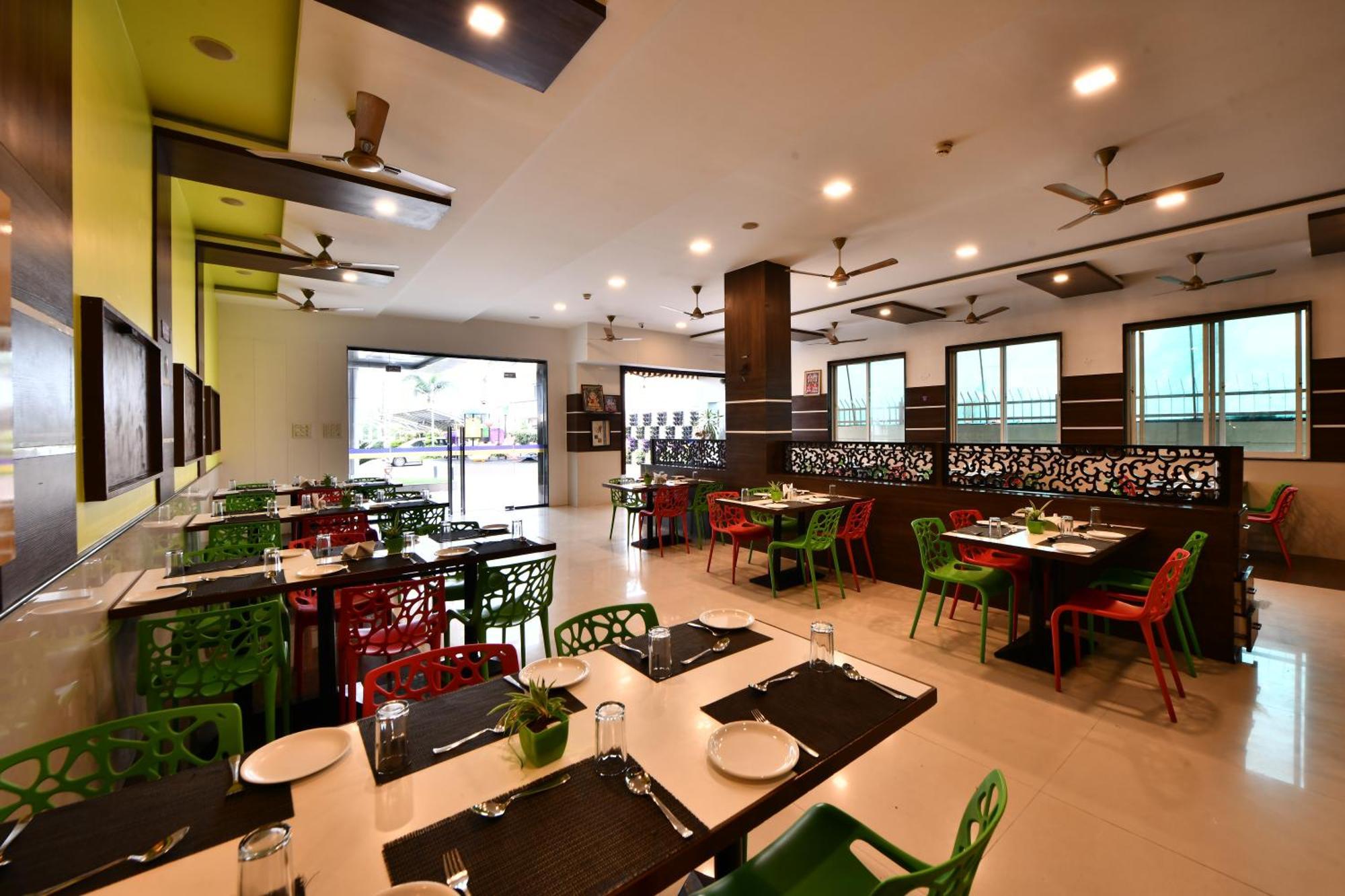 Click Hotel Sagar Plaza Chakan, Pune Zewnętrze zdjęcie