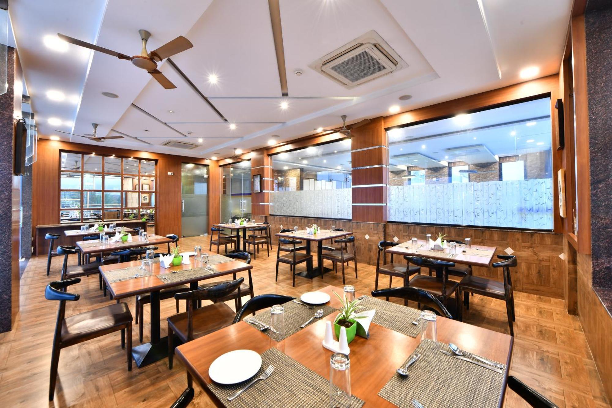 Click Hotel Sagar Plaza Chakan, Pune Zewnętrze zdjęcie