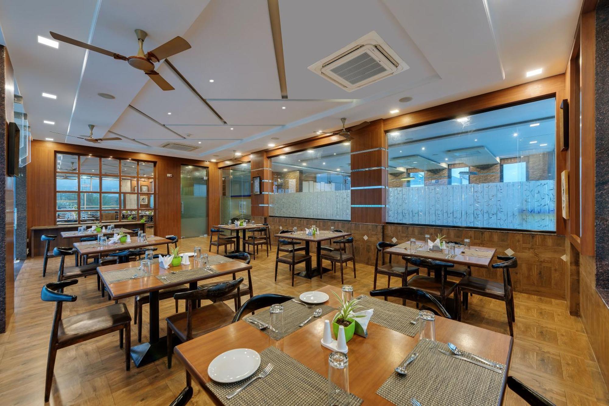 Click Hotel Sagar Plaza Chakan, Pune Zewnętrze zdjęcie