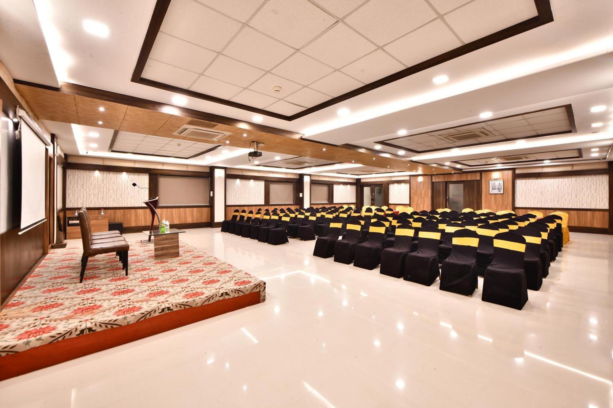 Click Hotel Sagar Plaza Chakan, Pune Zewnętrze zdjęcie