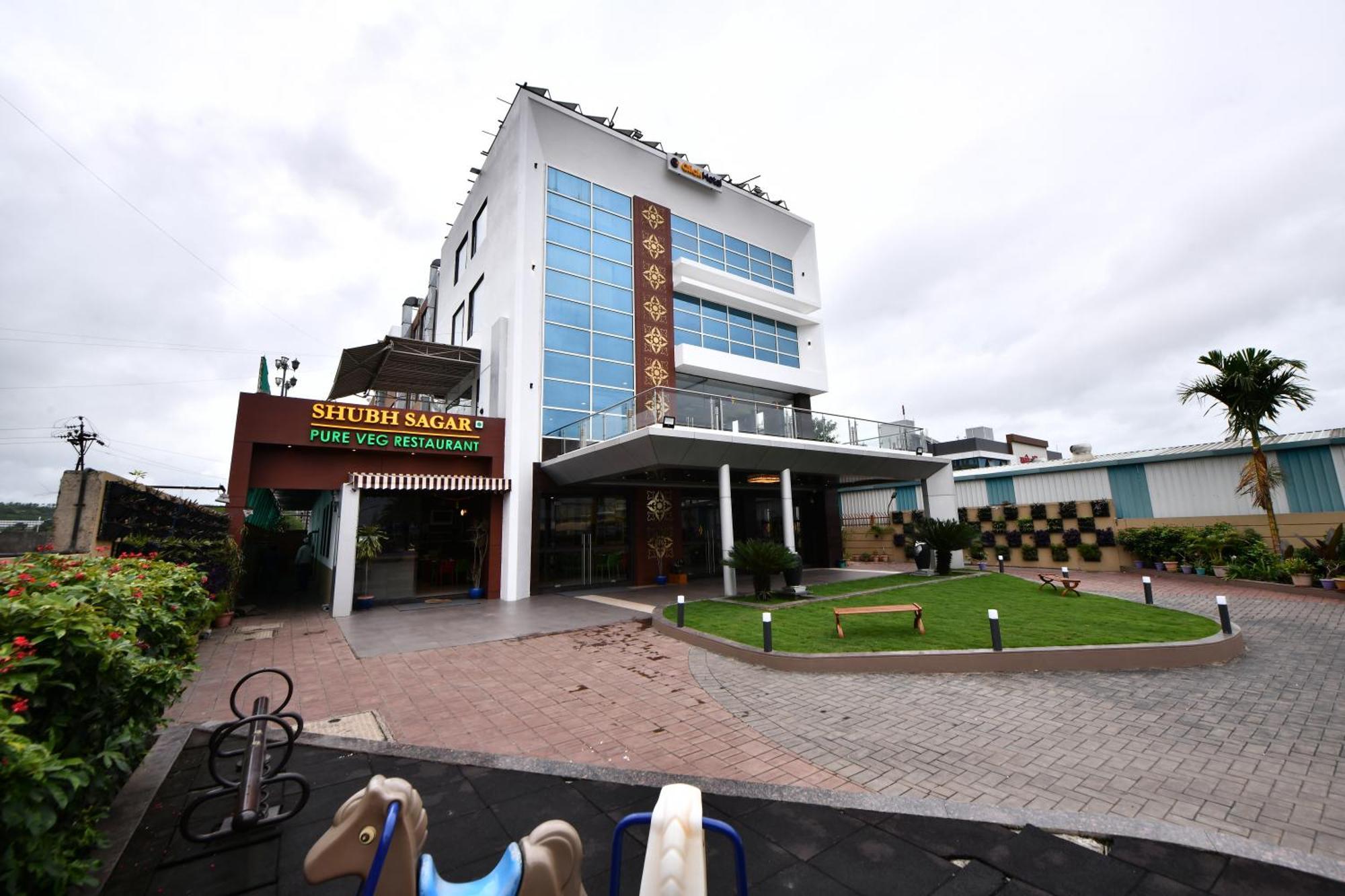 Click Hotel Sagar Plaza Chakan, Pune Zewnętrze zdjęcie