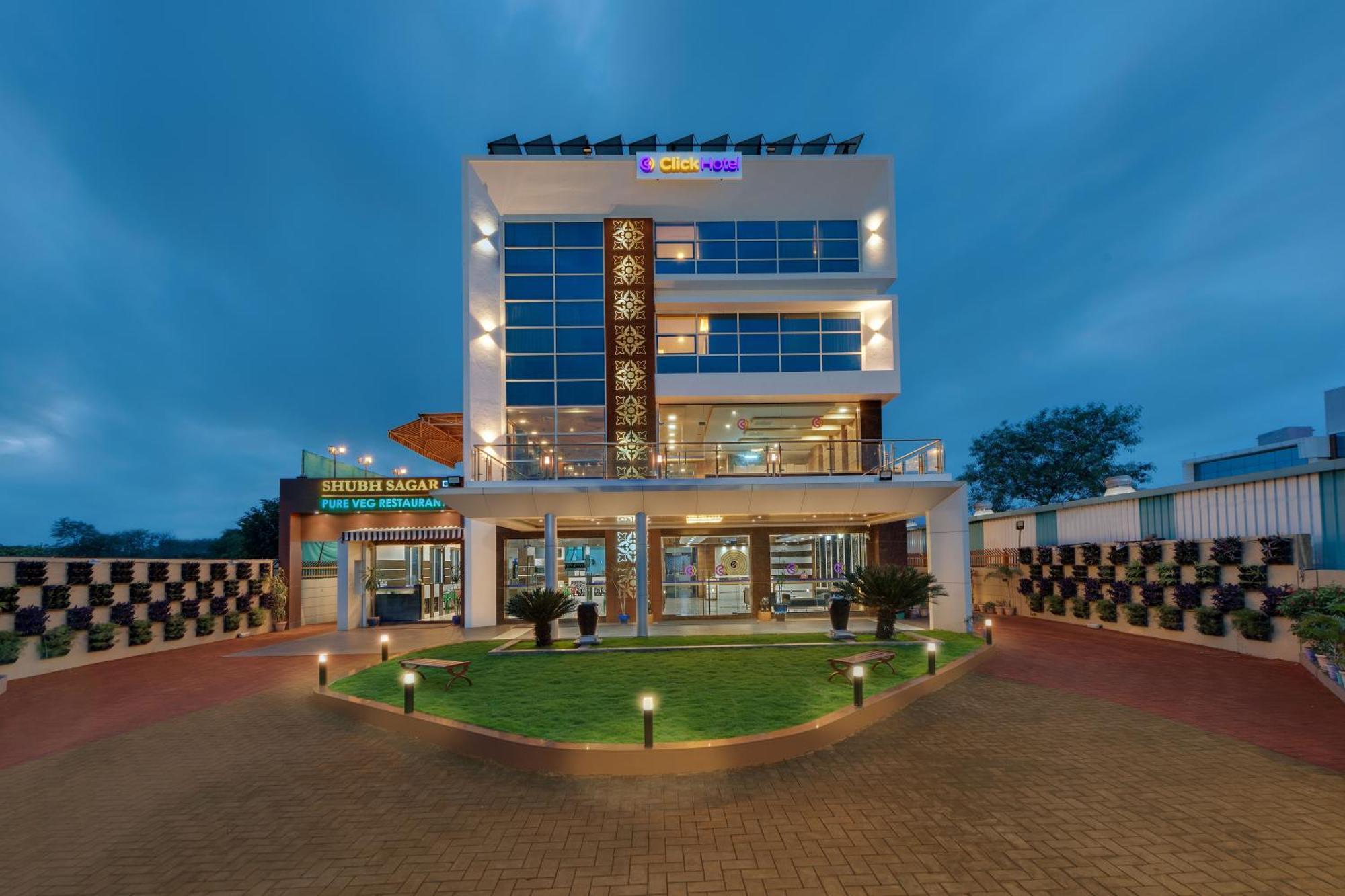 Click Hotel Sagar Plaza Chakan, Pune Zewnętrze zdjęcie